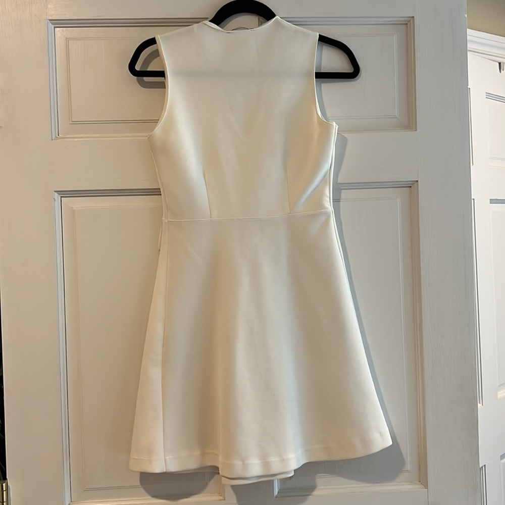 Dress. - Picture 4 of 4